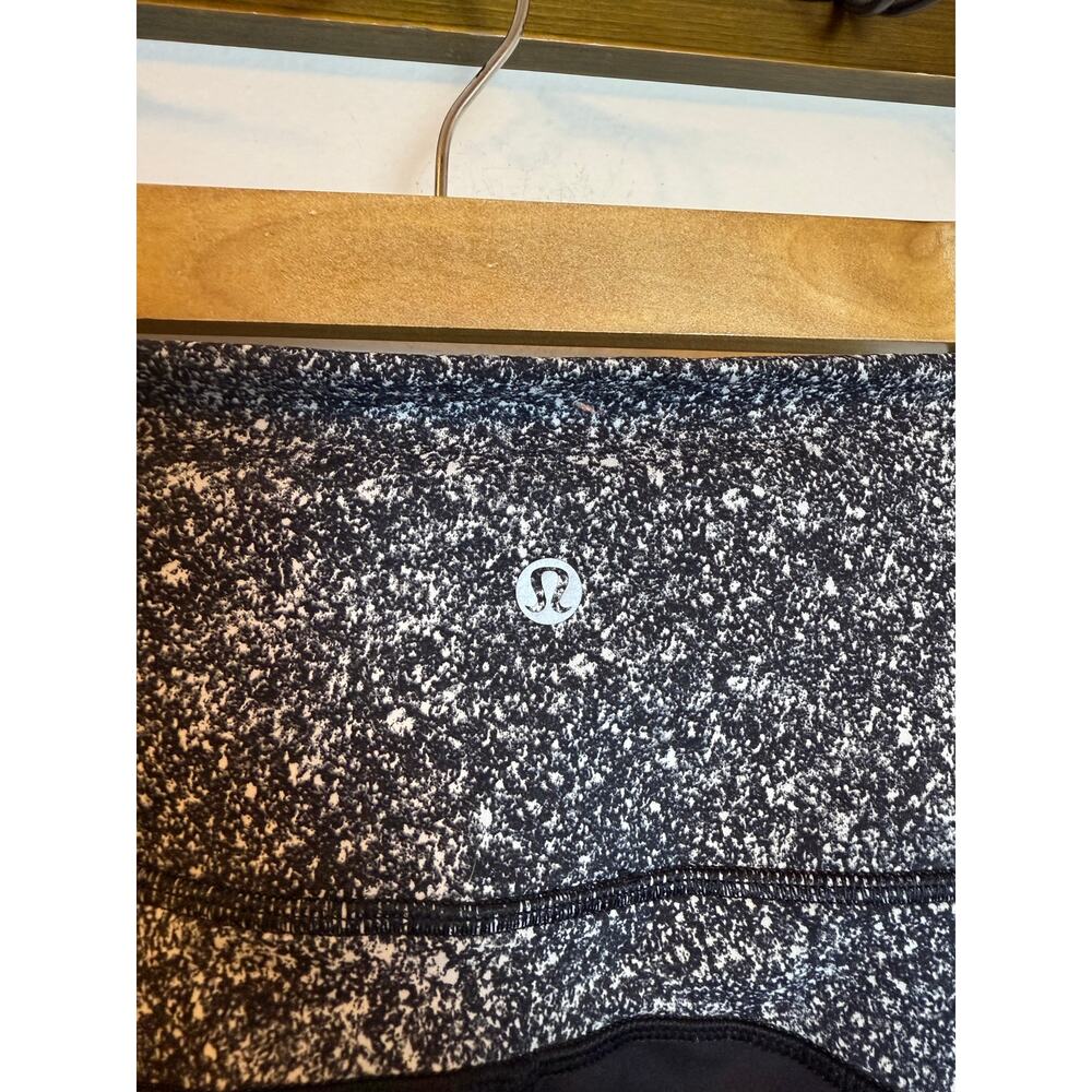Lululemon In Movement 7/8 Tight Grey Black Sz 2 Gym Work Out Athletic - Picture 3 of 5